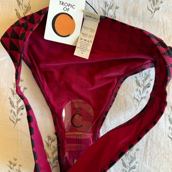 NWT 🏷️ Tropic of C Playa Rashguard and Lo Bottoms in Hibiscus Geo - Picture 8 of 9